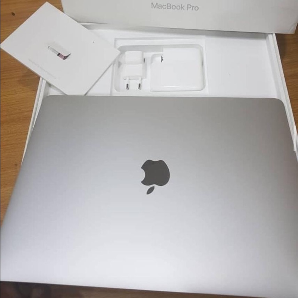 Apple laptop